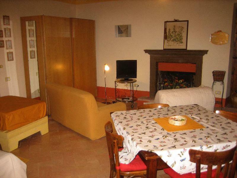 Bed & Breakfast Del Teatro Cagli Buitenkant foto